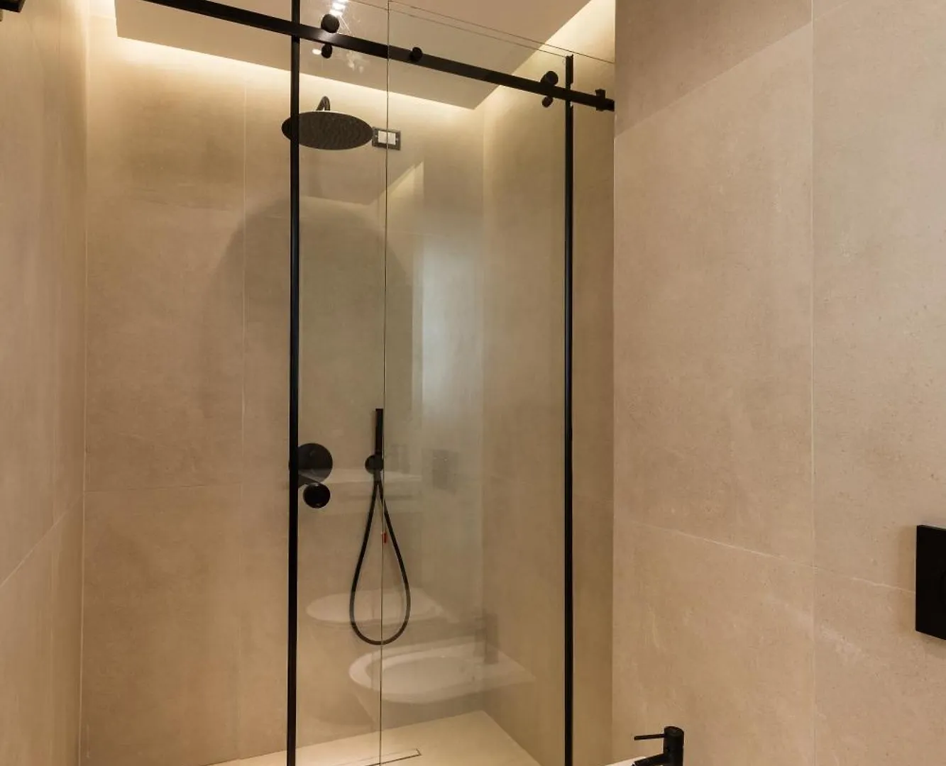 The Luxury Villa Shiroka