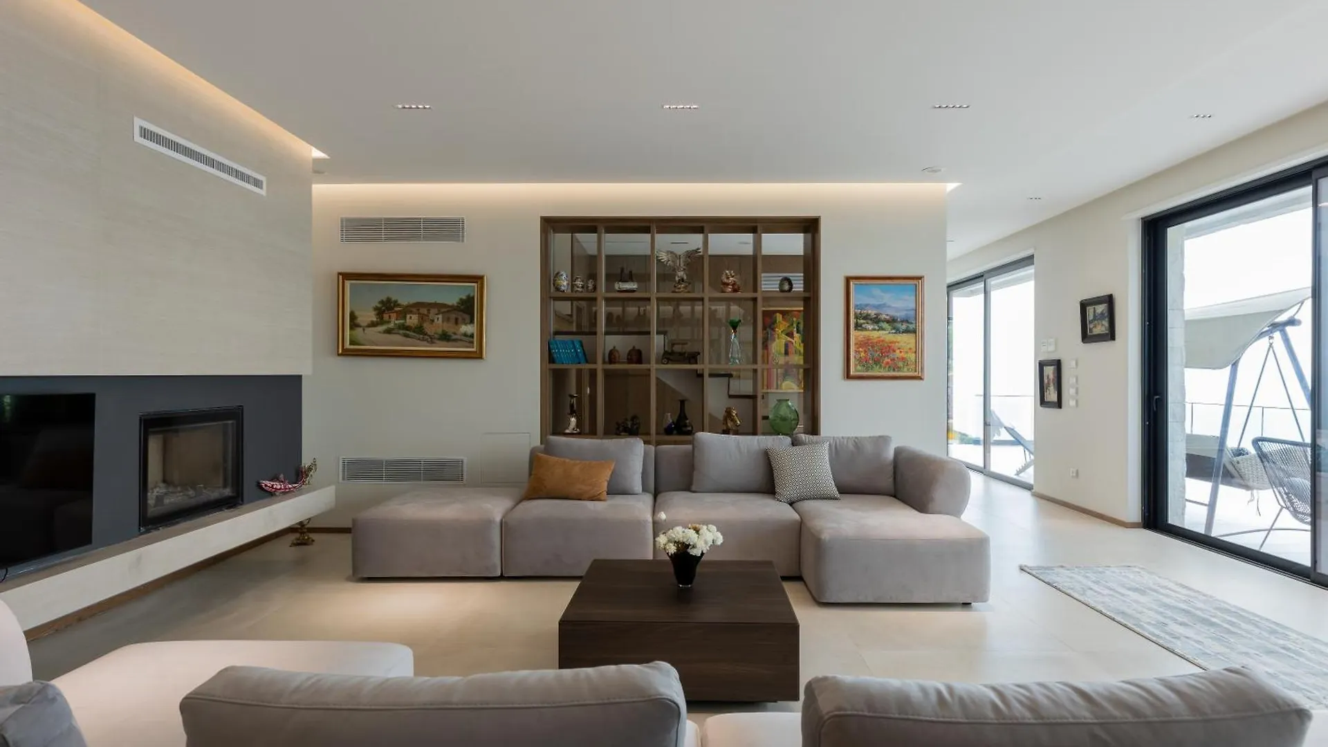 The Luxury Villa Shiroka 0*,